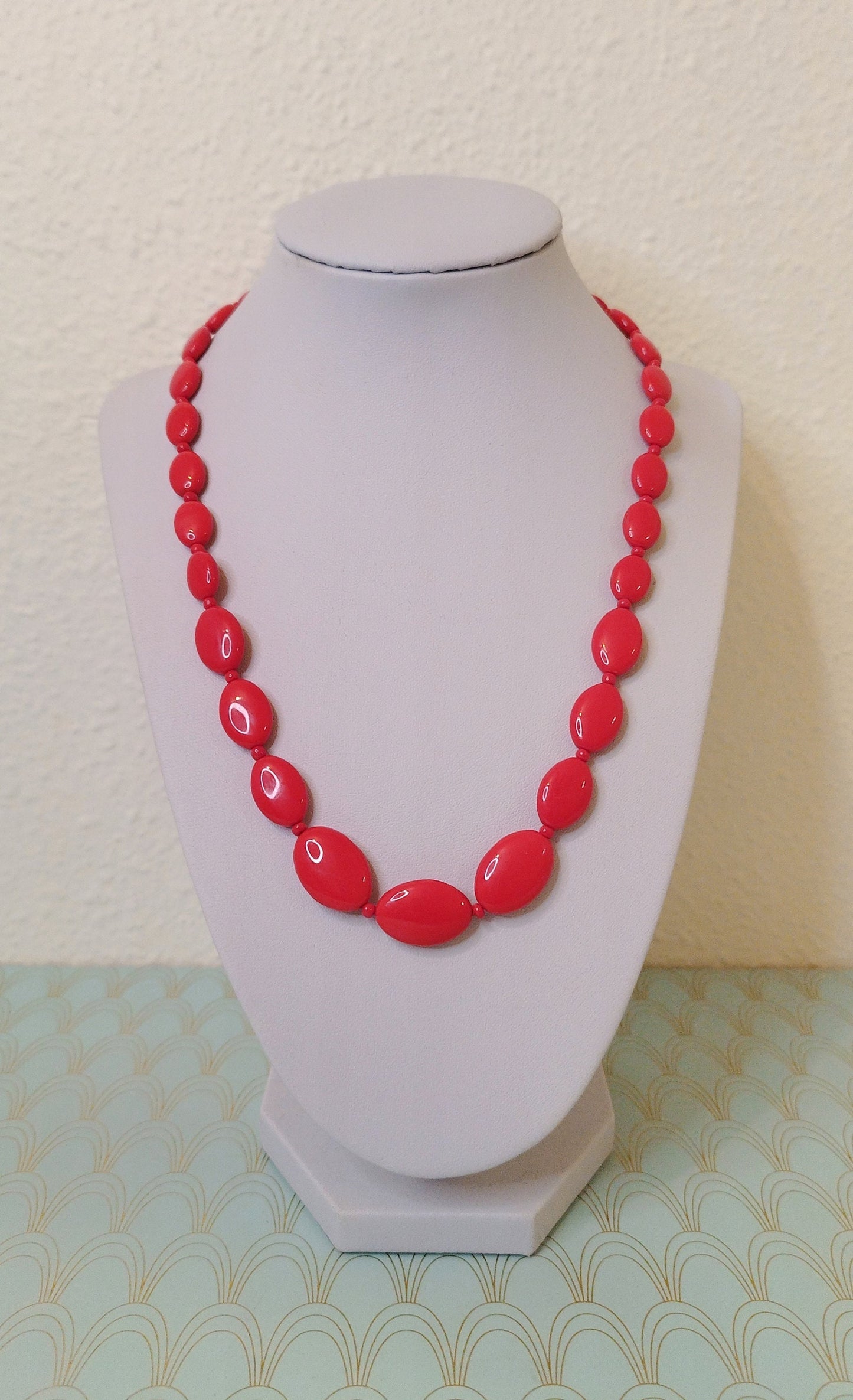 Vintage French Art Deco Red Glass Beaded Necklace, Retro Jewelry, Luxury Beaded Necklace, 1950's Jewellery Box, Minimalist Red Jewelry..