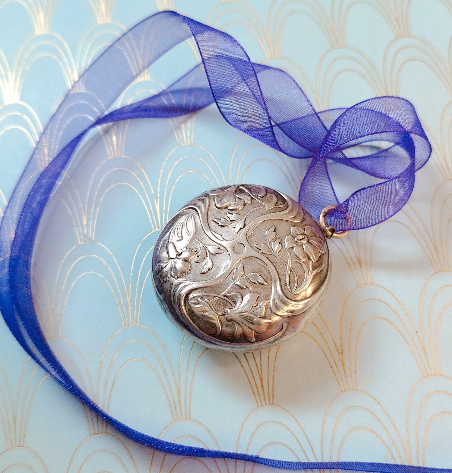 Luxury Antique French Art Nouveau Pendant, Vintage French Art Nouveau Necklace, Art Nouveau Sniff Box, Antique Locket, Victorian Jewellery.